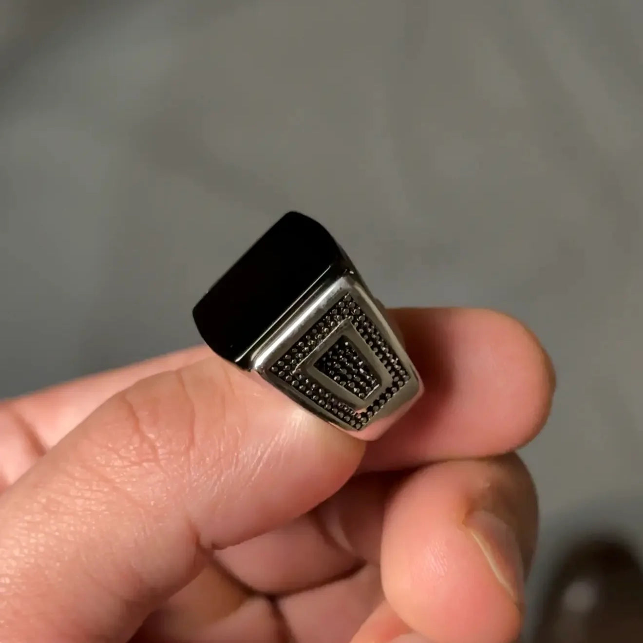 The Heritage Onyx Signet Ring – 925 Sterling Silver & Black Agate