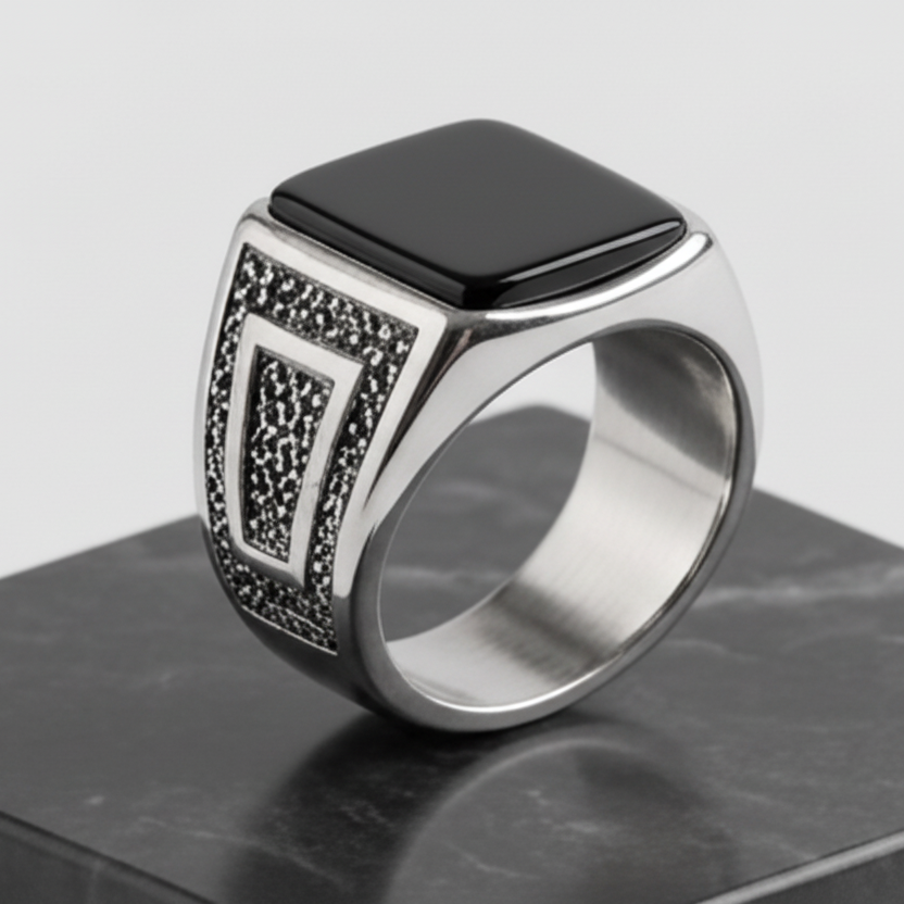 The Heritage Onyx Signet Ring – 925 Sterling Silver & Black Agate