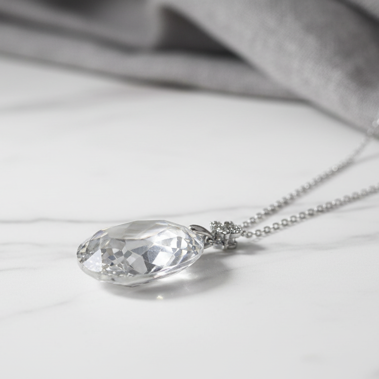 Luxury Oval Crystal Statement Pendant Necklace – Elegant Jewelry