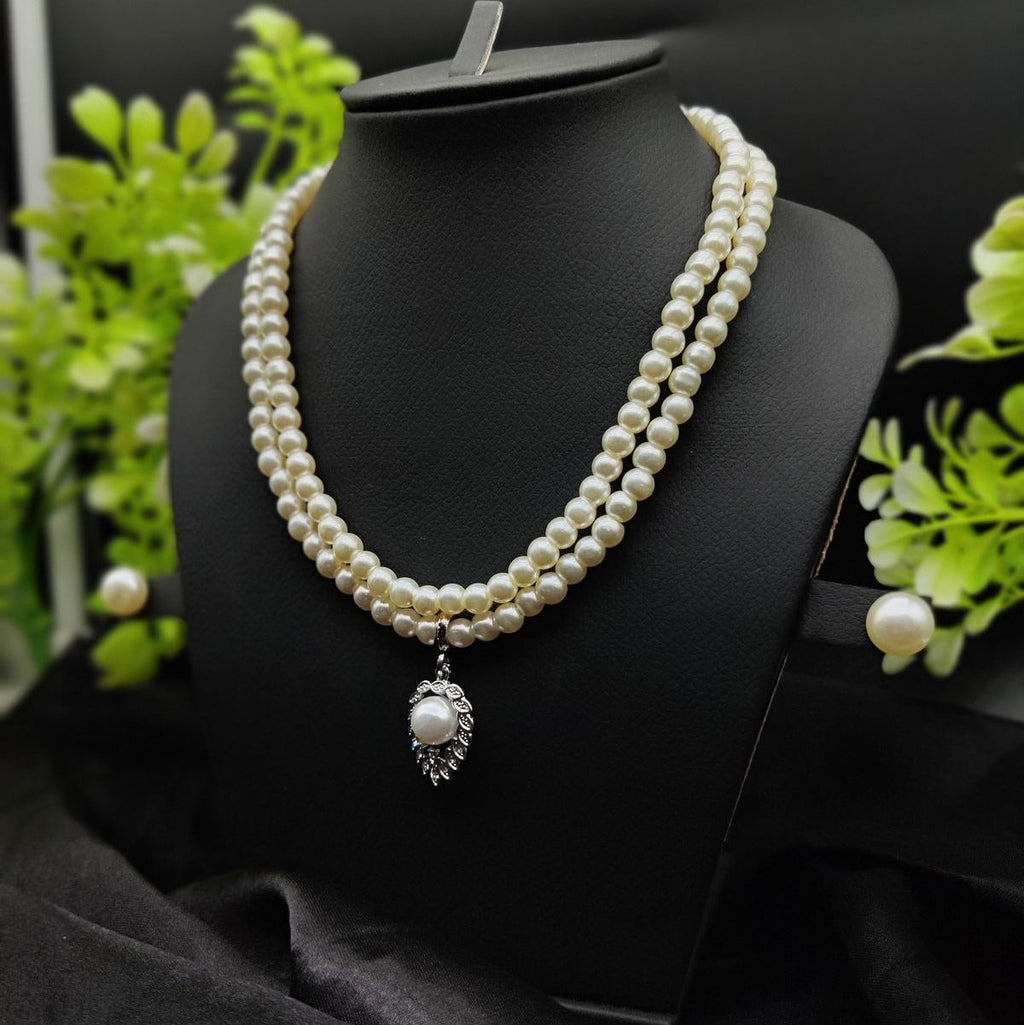 Elegant  Pearl Necklace with Delicate Pendant