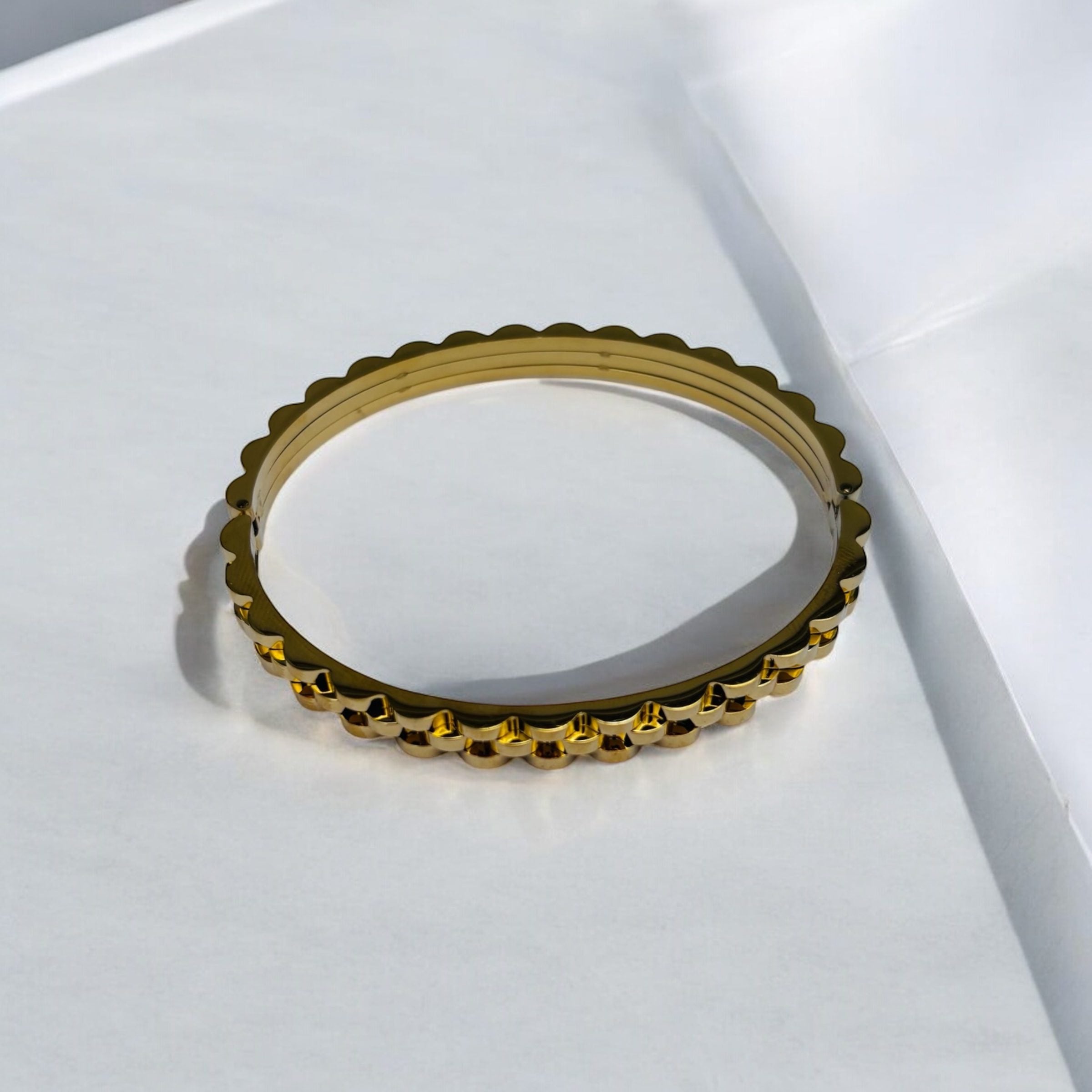 Luxury Minimal Gold Wrist Bangle