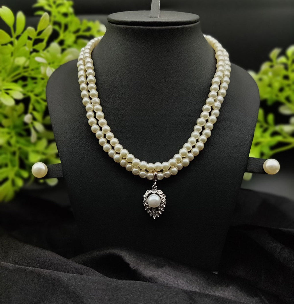 Elegant  Pearl Necklace with Delicate Pendant