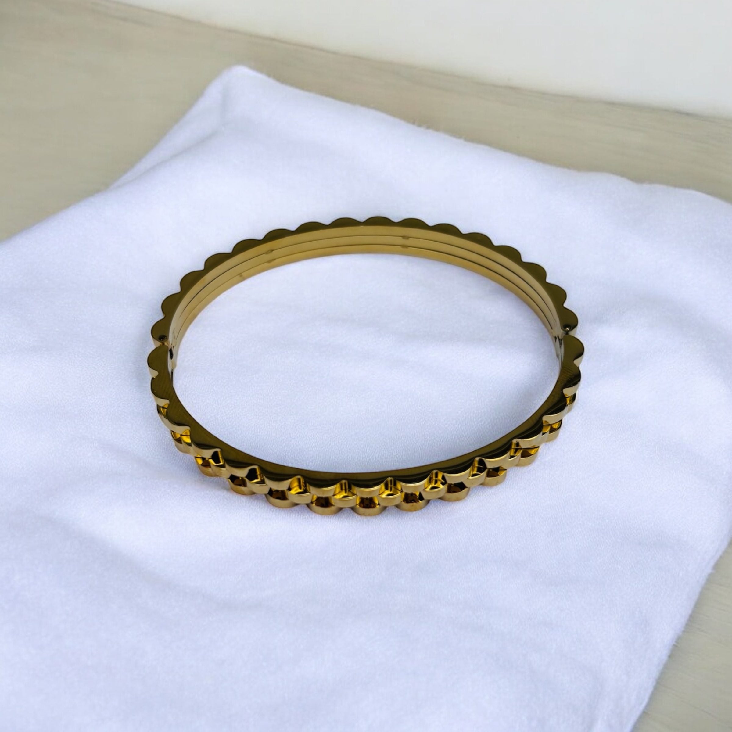 Luxury Minimal Gold Wrist Bangle